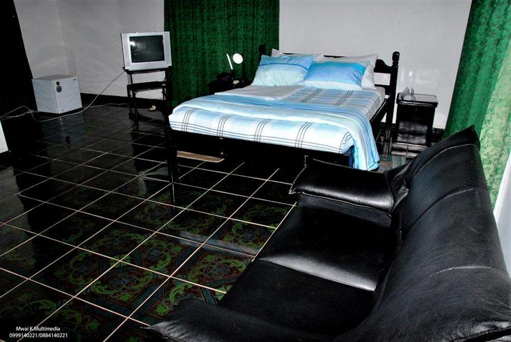 Skinny Hippos Lodge Mangochi Екстер'єр фото