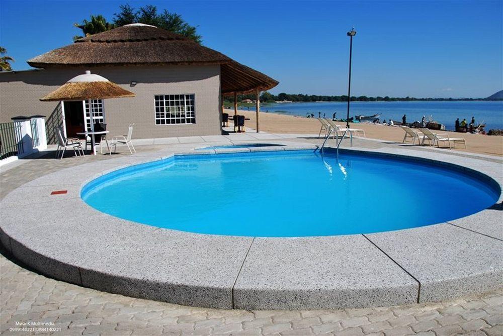 Skinny Hippos Lodge Mangochi Екстер'єр фото
