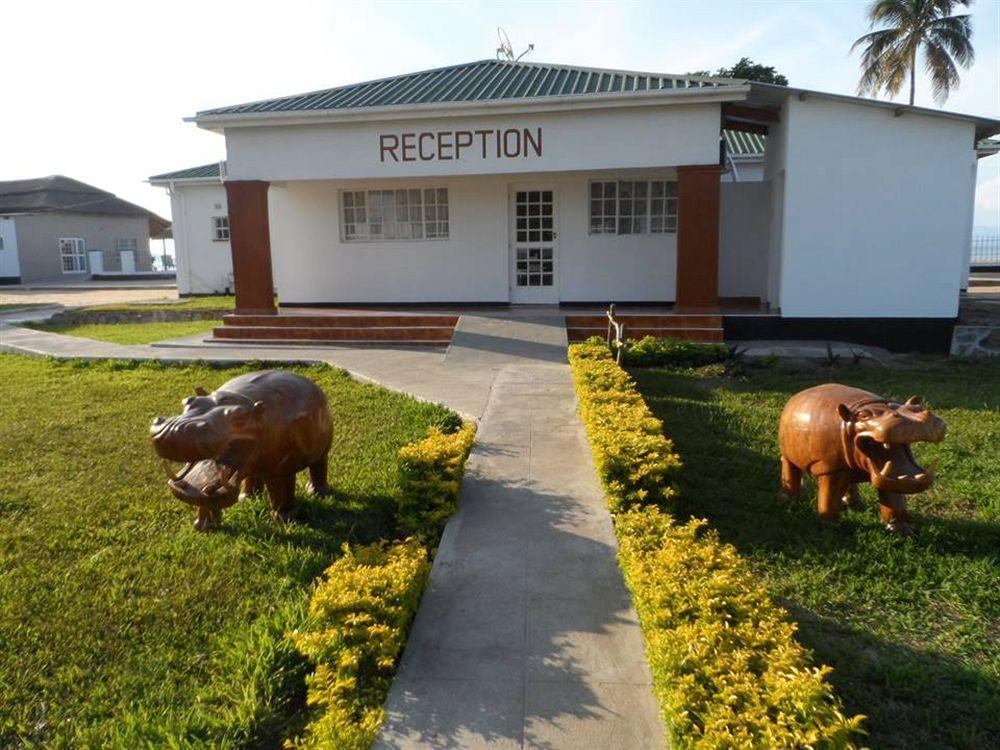 Skinny Hippos Lodge Mangochi Екстер'єр фото