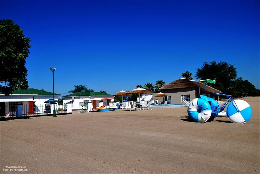 Skinny Hippos Lodge Mangochi Екстер'єр фото