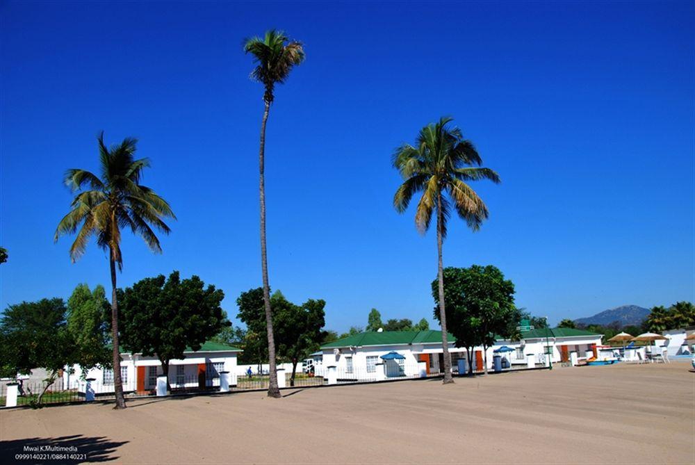 Skinny Hippos Lodge Mangochi Екстер'єр фото