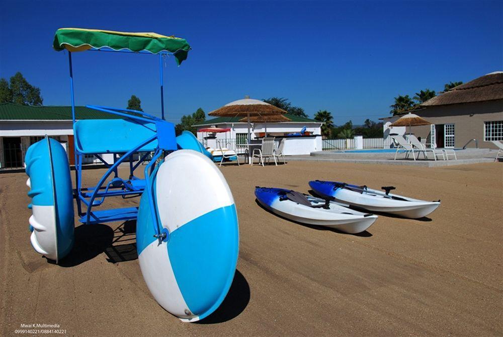 Skinny Hippos Lodge Mangochi Екстер'єр фото