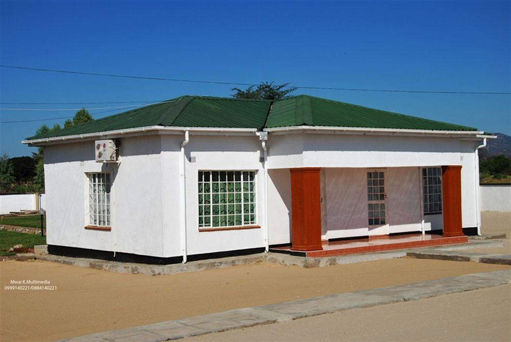 Skinny Hippos Lodge Mangochi Екстер'єр фото