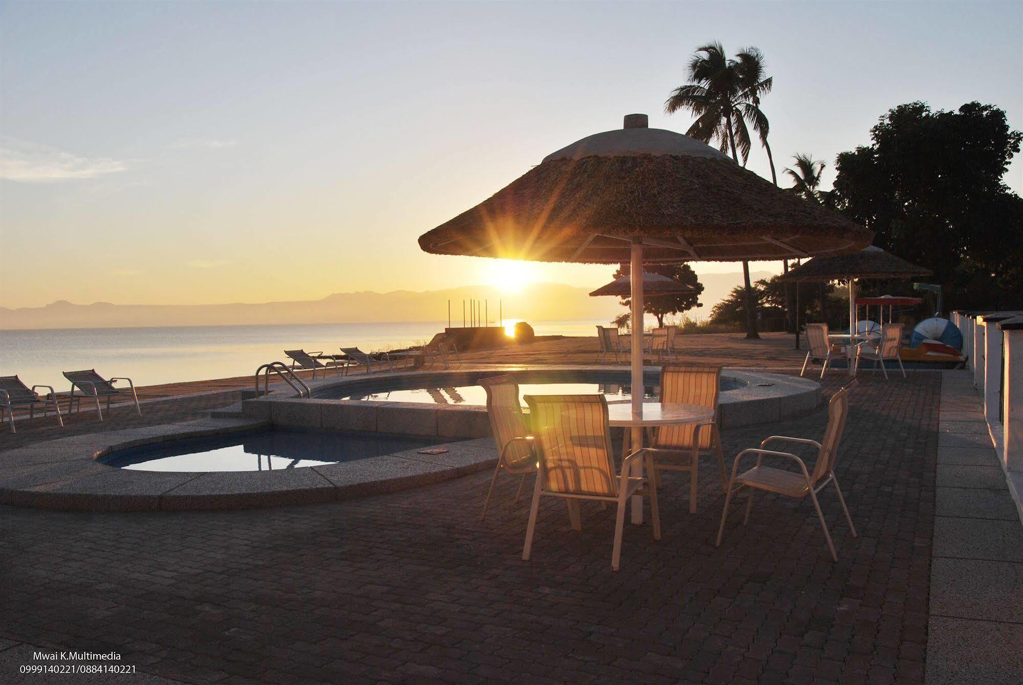 Skinny Hippos Lodge Mangochi Екстер'єр фото