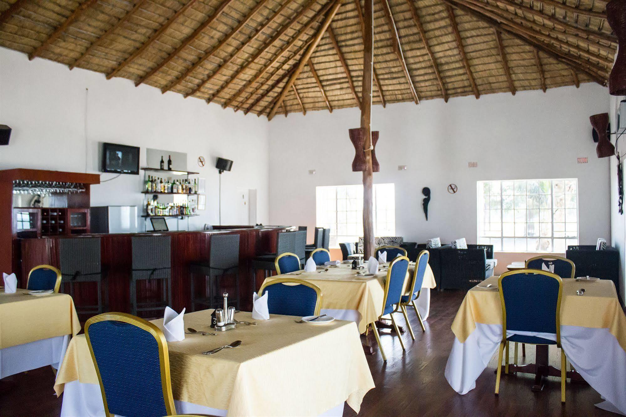 Skinny Hippos Lodge Mangochi Екстер'єр фото