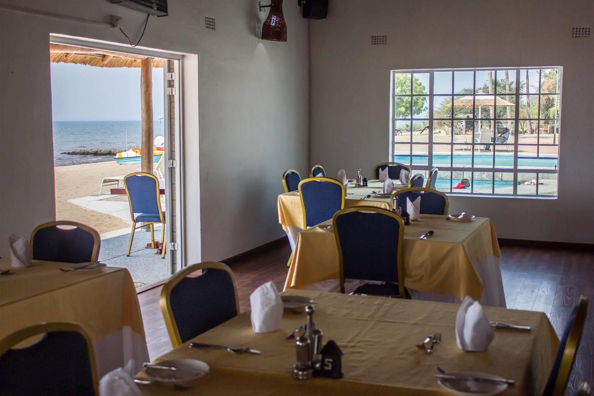 Skinny Hippos Lodge Mangochi Екстер'єр фото