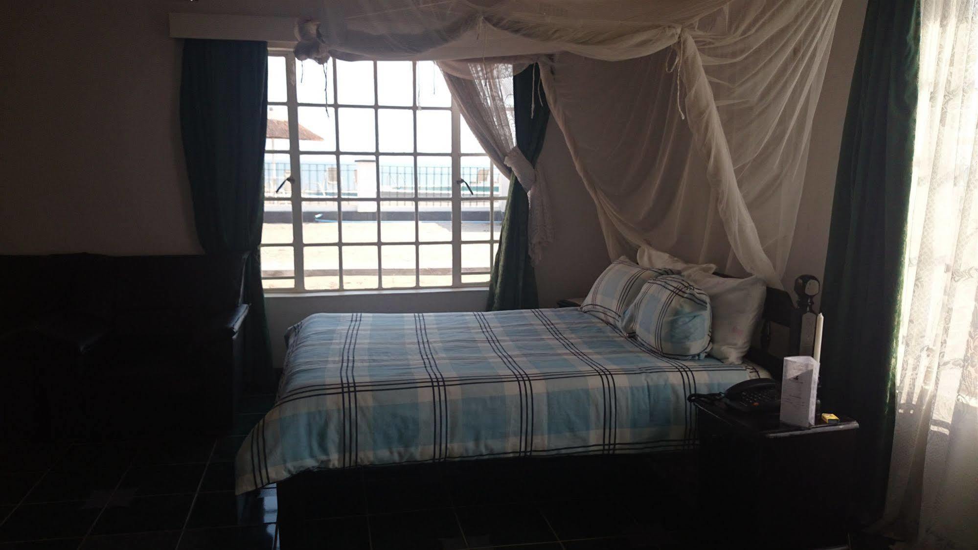 Skinny Hippos Lodge Mangochi Екстер'єр фото