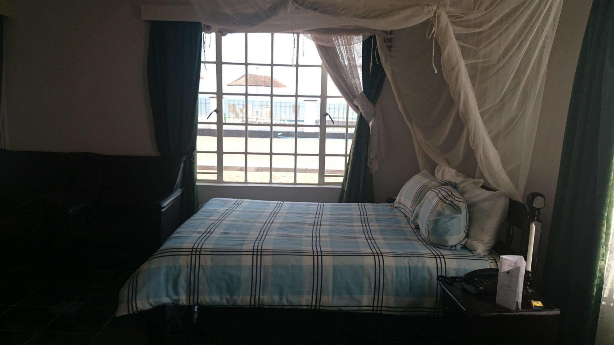 Skinny Hippos Lodge Mangochi Екстер'єр фото