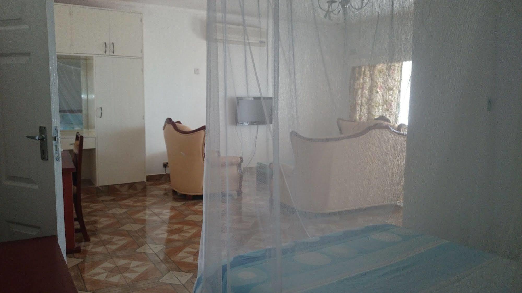 Skinny Hippos Lodge Mangochi Екстер'єр фото